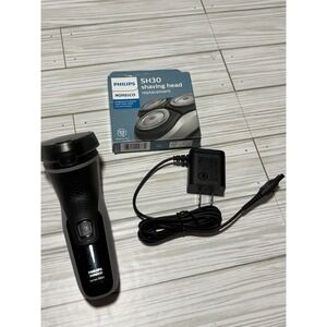 Philips Norelco Series 2000 Electric Shaver with SH30 Replacement Heads Bundle